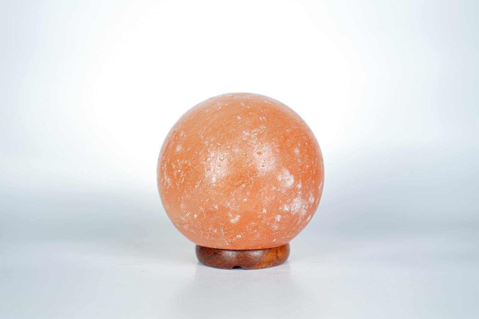 Sphere salt lamp