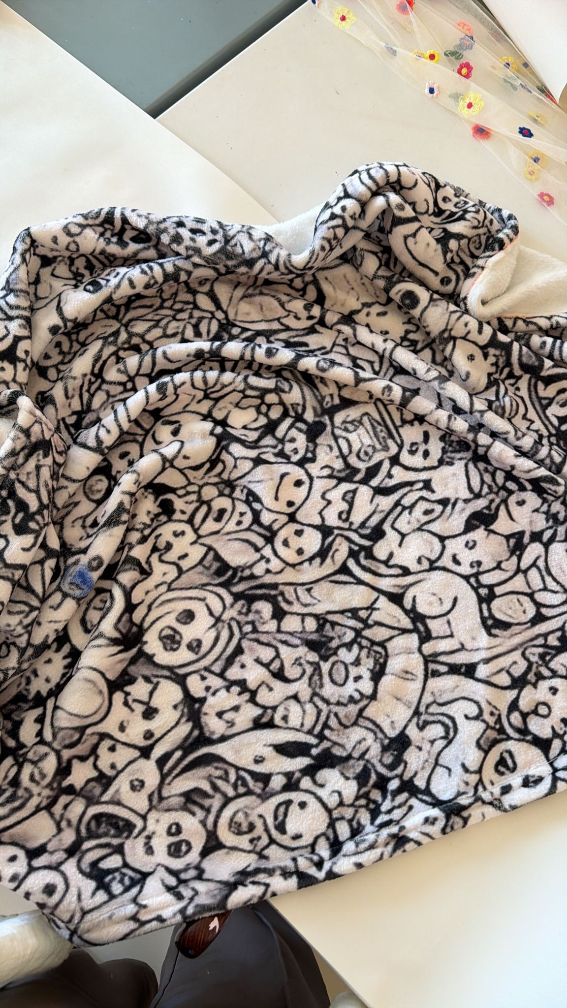 blanket coloring large (walkin)